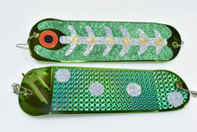Load image into Gallery viewer, Hyperflasherz - Green Lurker - 8&quot; Double Finned Flasher
